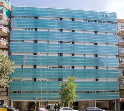 Gebäude von NH Sants Barcelona