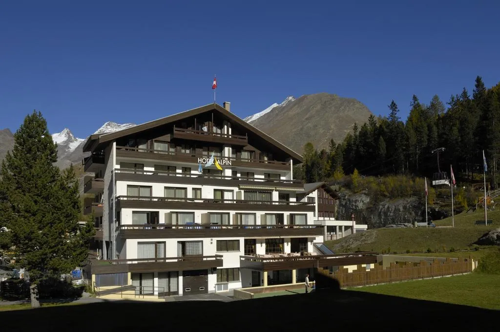 Building hotel Alpin