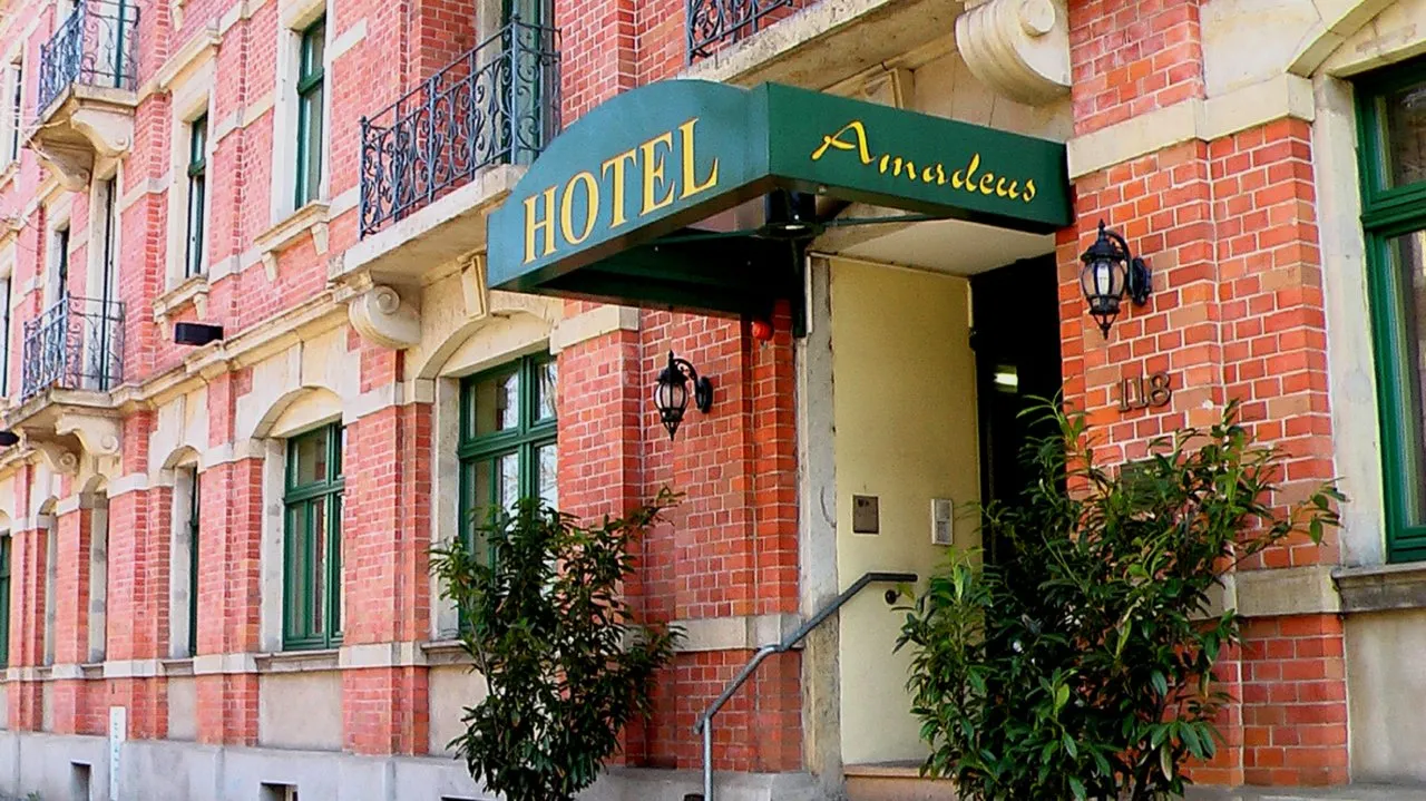 Building hotel Hotel Amadeus