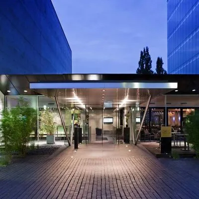 Building hotel INNSiDE by Meliá Düsseldorf Seestern