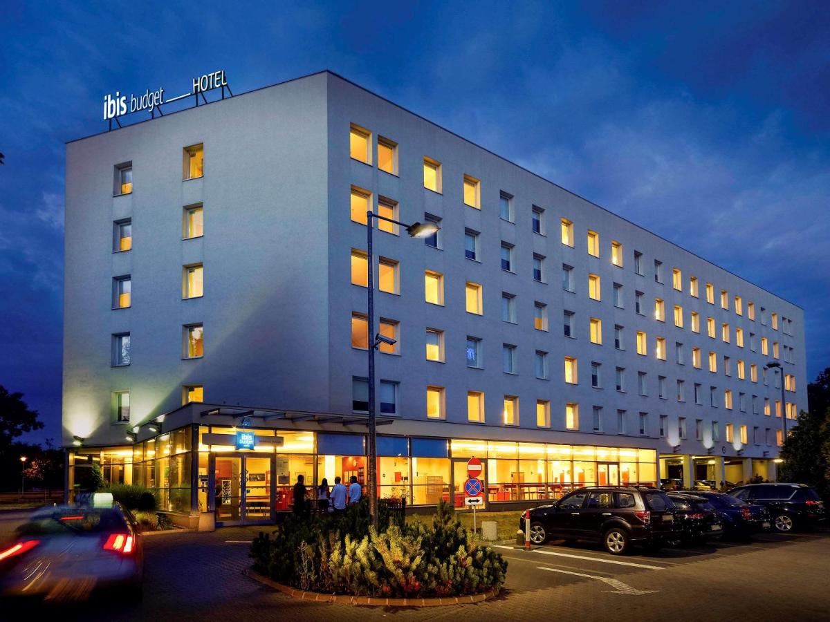 Building hotel ibis Budget Warszawa Centrum