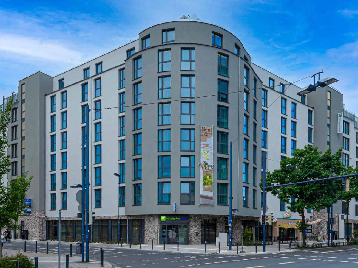 Building hotel Holiday Inn Express Offenbach