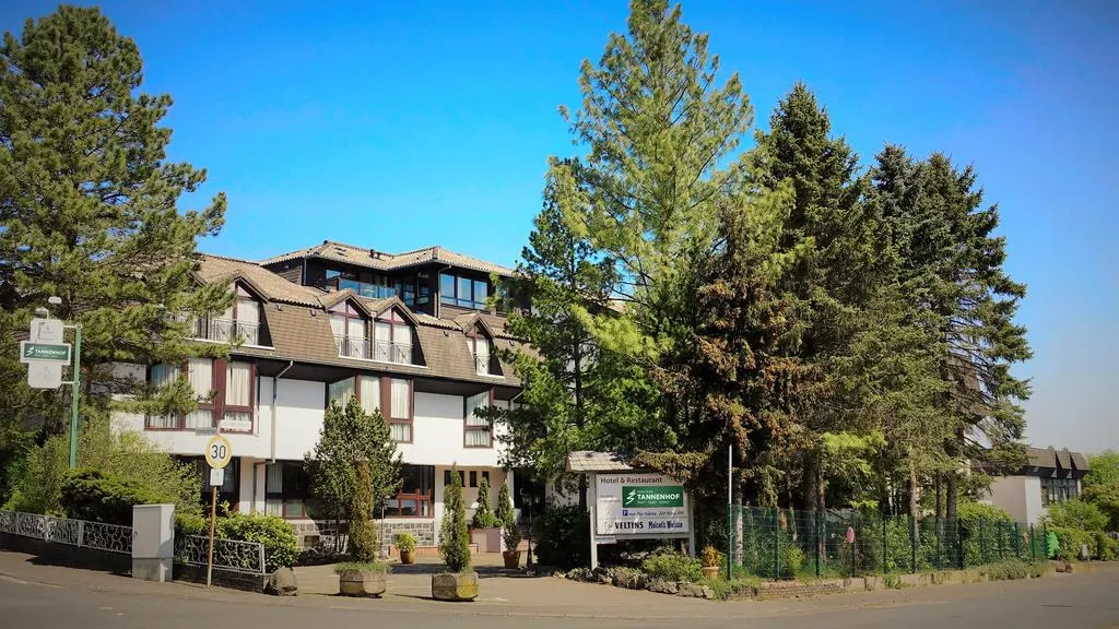 Building hotel gut-Hotel Tannenhof