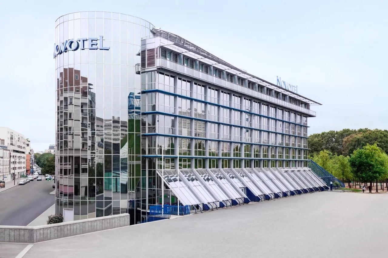 Building hotel Novotel Paris Centre Bercy
