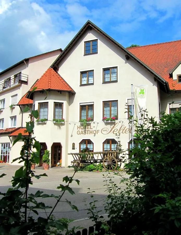 Building hotel Land-gut-Hotel Gasthof am Selteltor