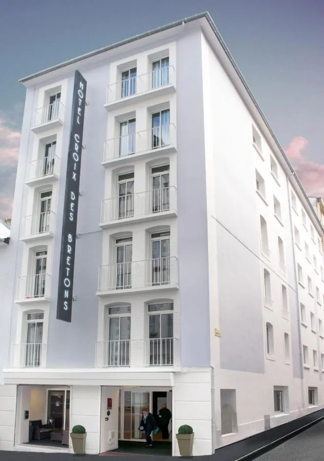 Building hotel Hotel Croix Des Bretons