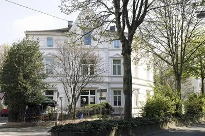Building hotel Villa Esplanade