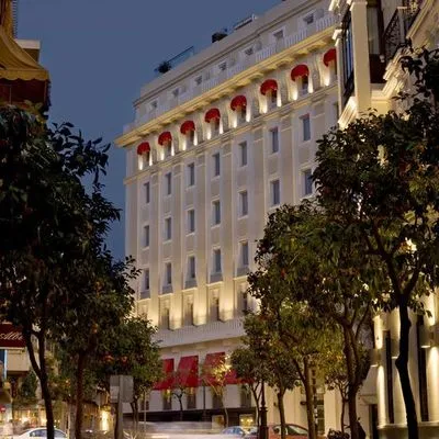 Building hotel Gran Meliá Colón