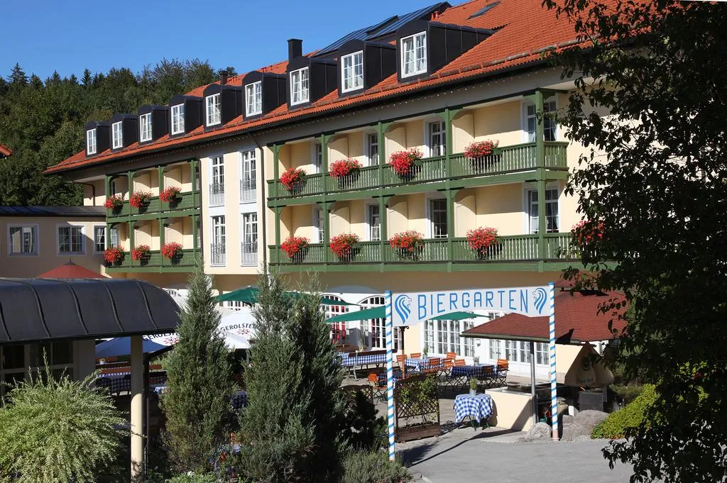 Building hotel  Bayerischer Hof Miesbach