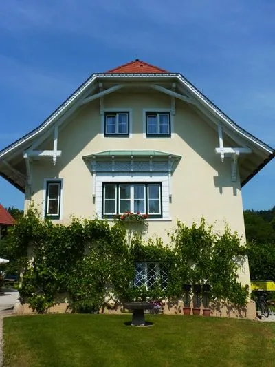 Building hotel Landhaus Strussnighof