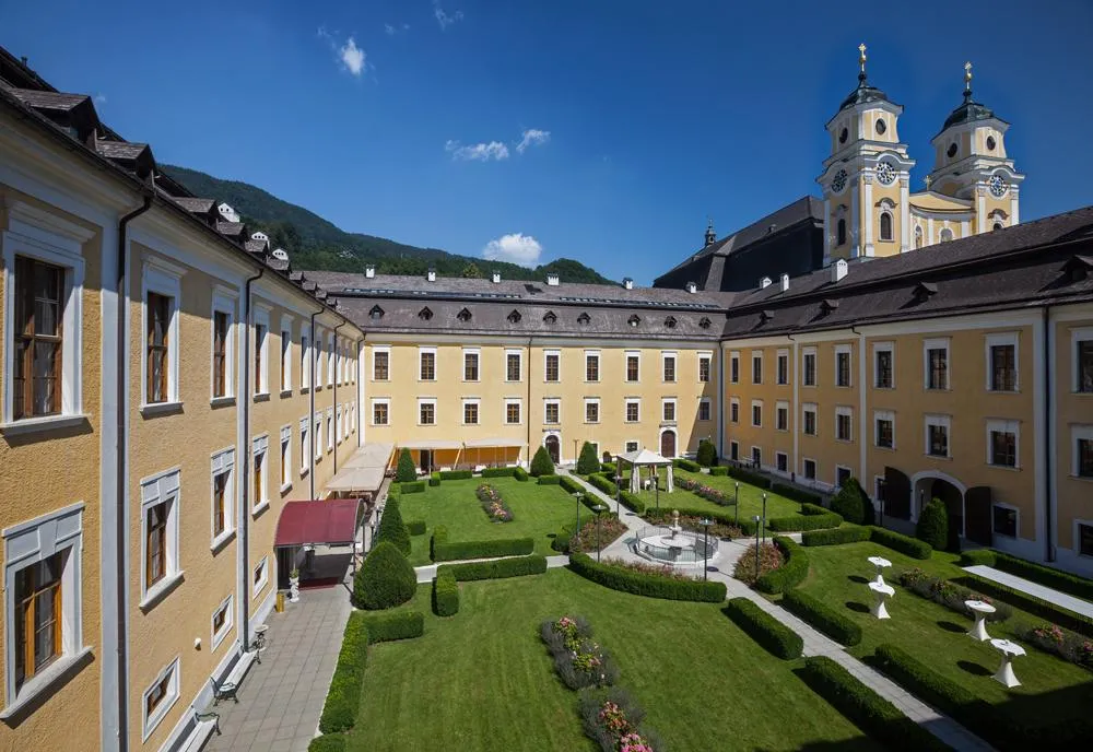 Building hotel Schlosshotel Mondsee