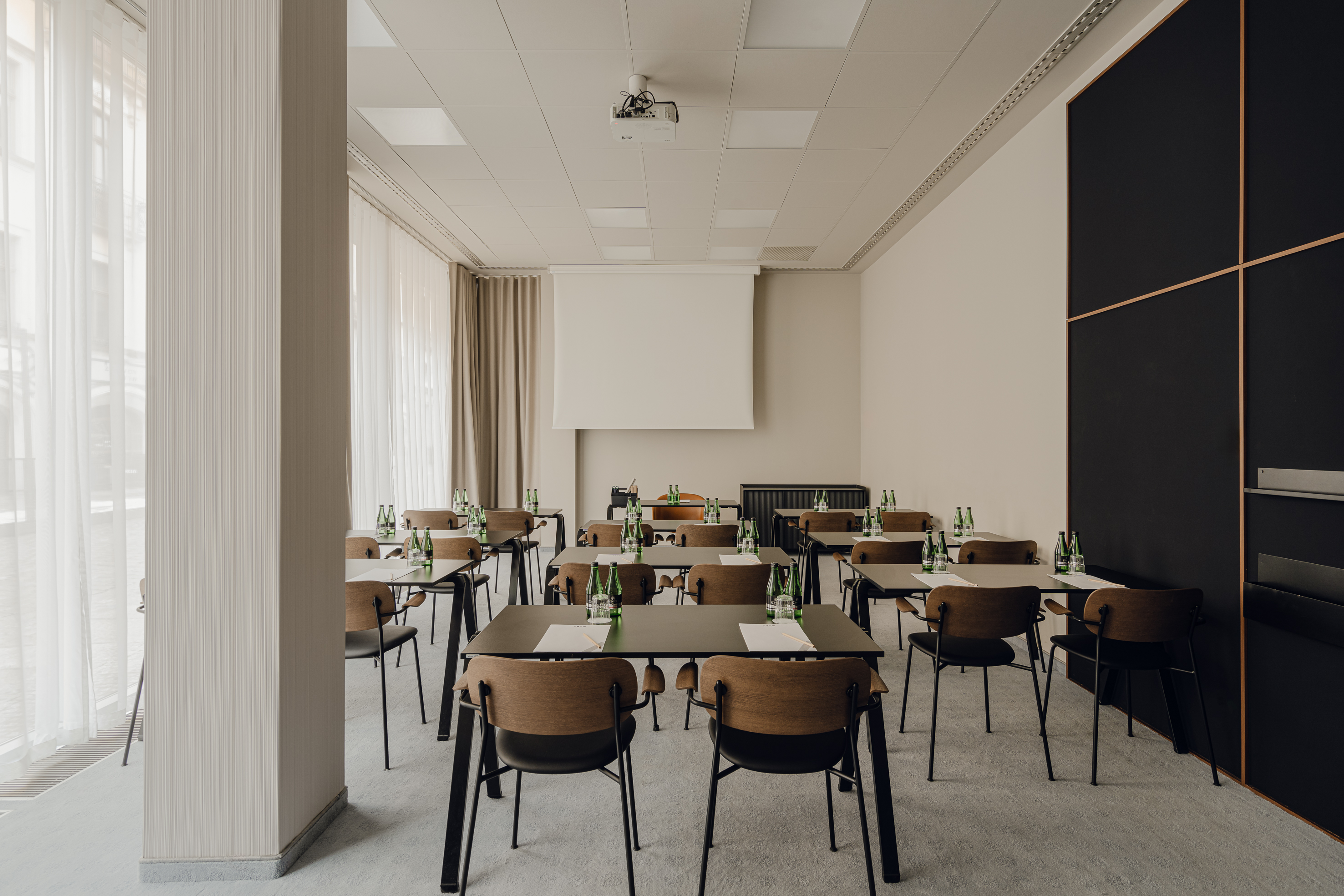 meeting_room