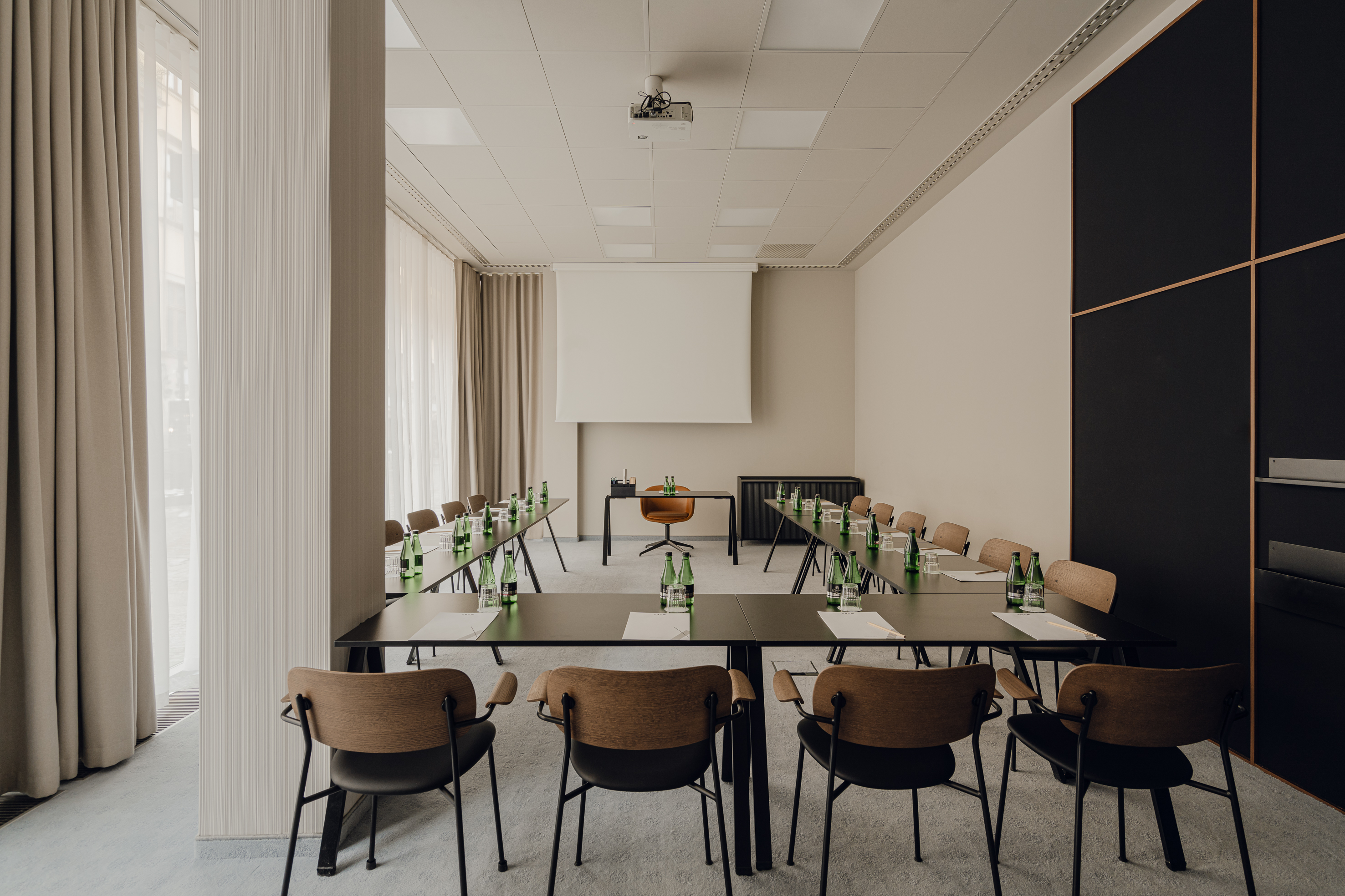 meeting_room