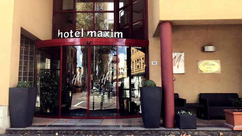 Building hotel Hotel Maxim