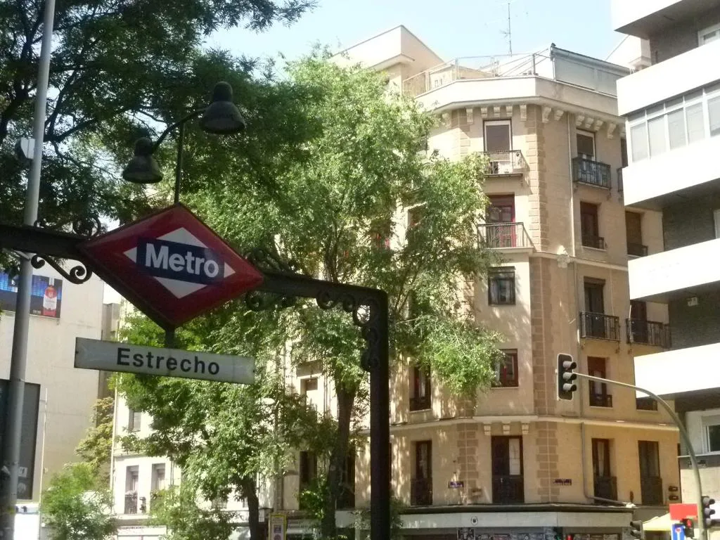 Building hotel Falfes