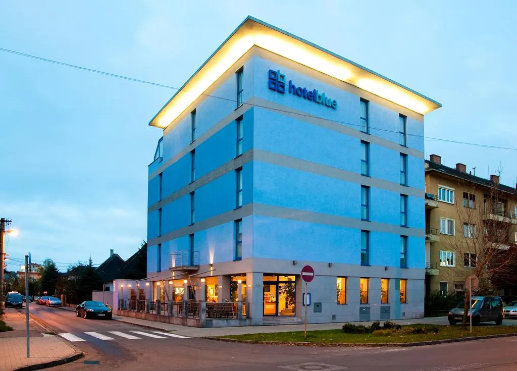 Building hotel Business Hotel Blue Bratislava
