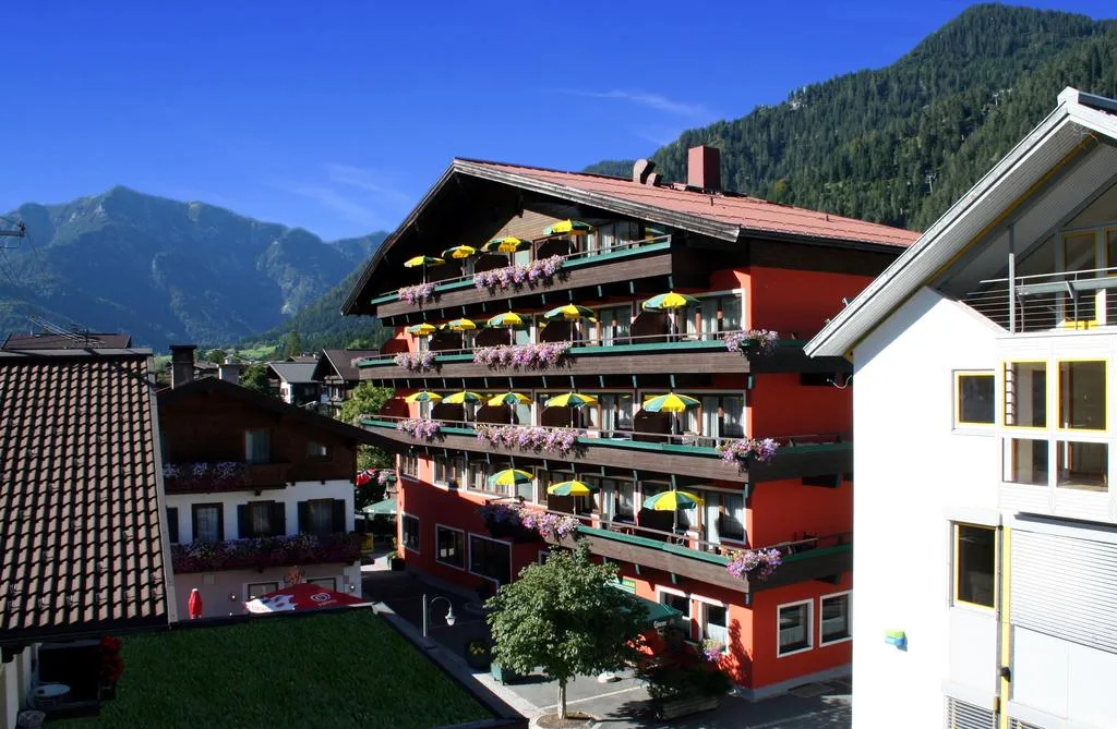 Building hotel Hotel Tiroler Adler