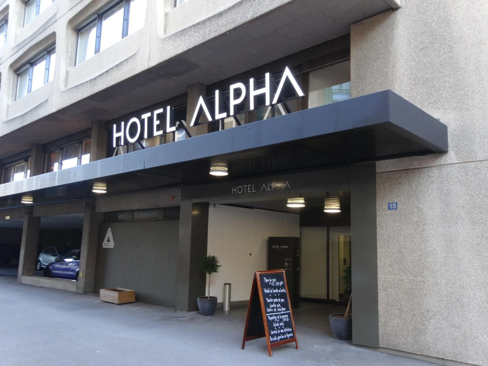 Building hotel Hotel Alpha