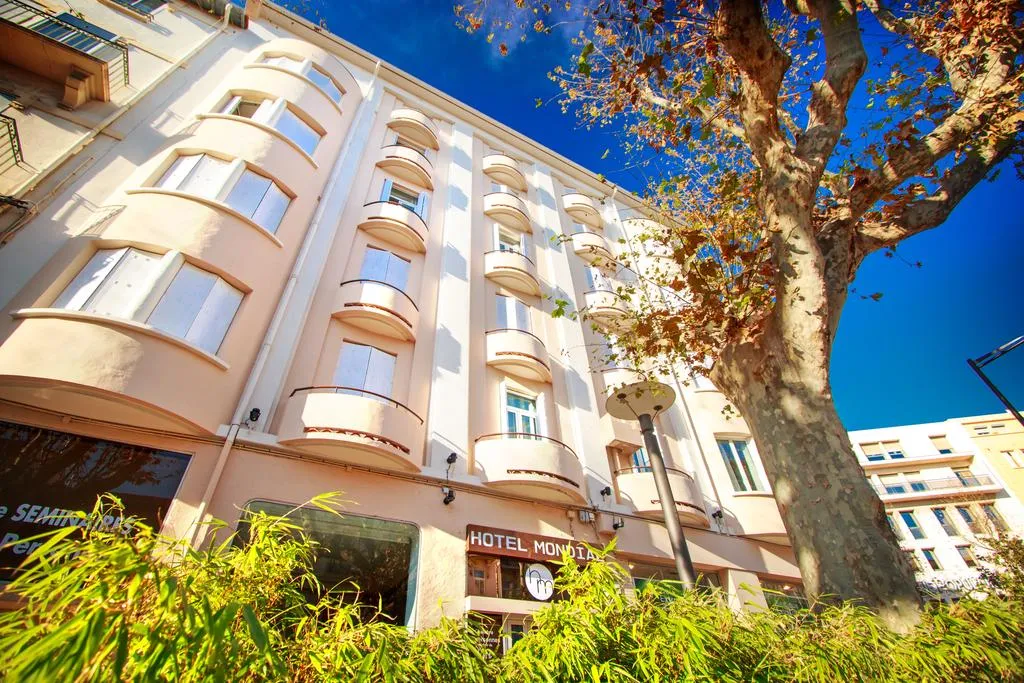 Building hotel Hotel Mondial Perpignan