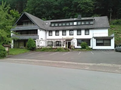 Building hotel Hotel Zum Grünen Wald