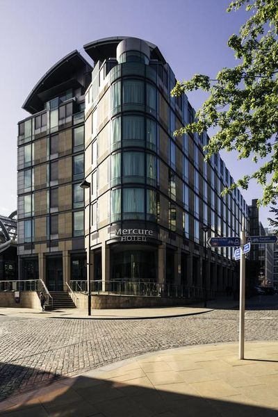 Building hotel Mercure Sheffield St Paul's Hotel and Spa