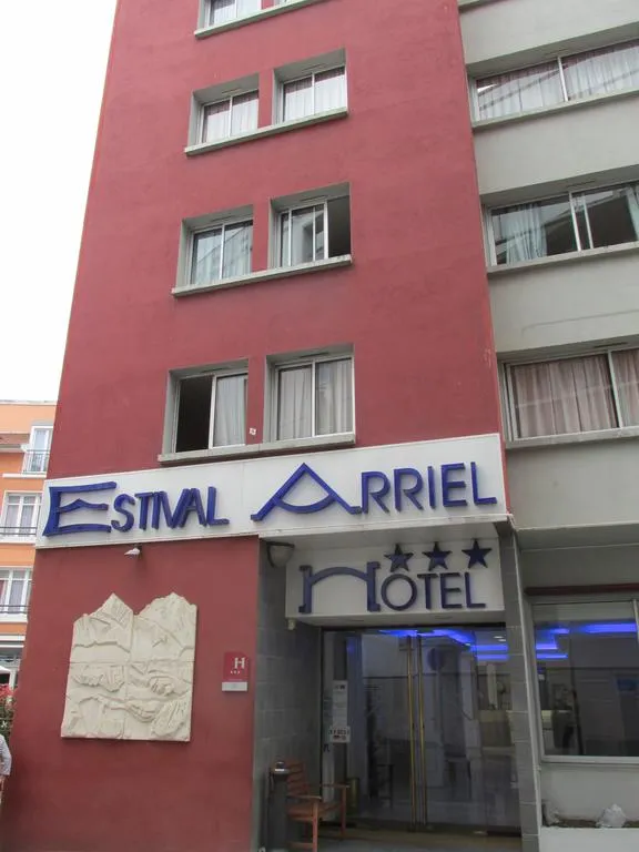 Building hotel Hotel Estival-Arriel