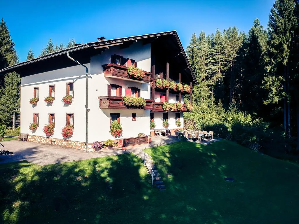 Building hotel Waldruh - Tannenheim