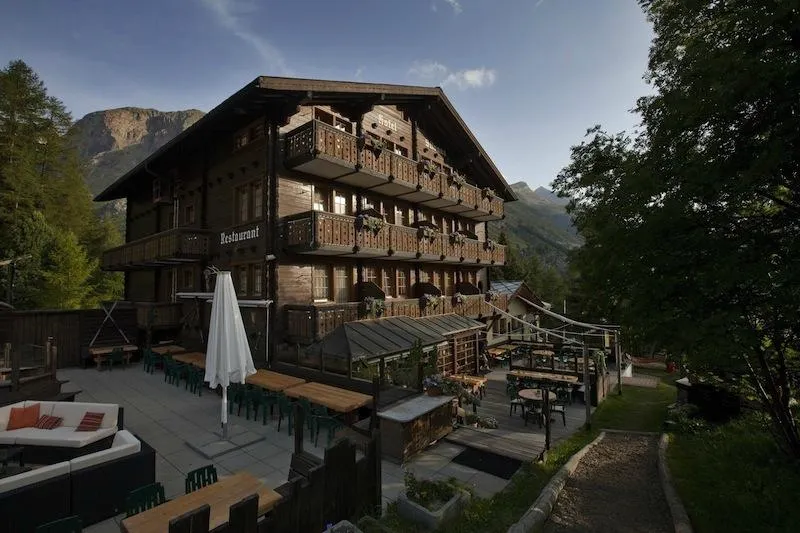 Building hotel Silvana Mountain 