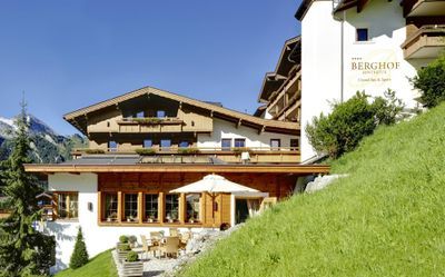 Building hotel Hotel Berghof Crystal Spa & Sports
