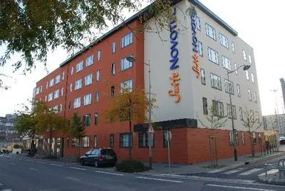 Gebäude von Novotel Suites Reims Centre