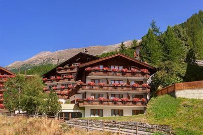 Building hotel Hotel Alpenroyal