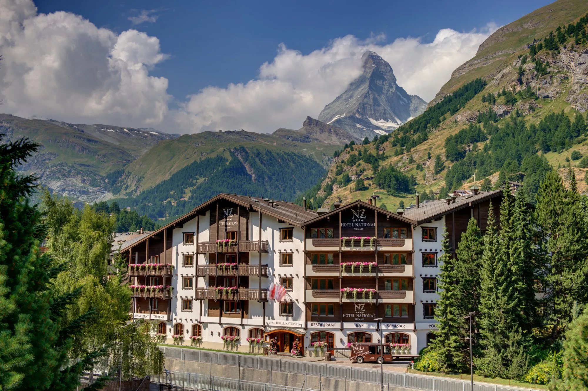 Building hotel Hotel National Zermatt 