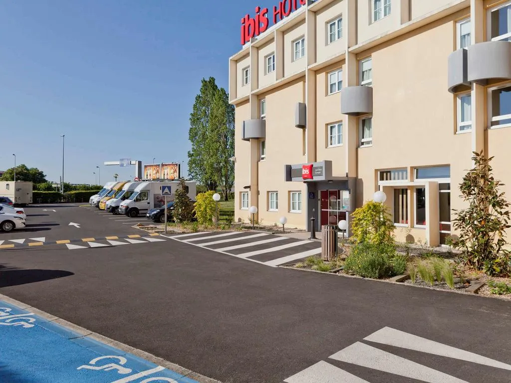 Building hotel Hotel ibis Lyon Bron Eurexpo