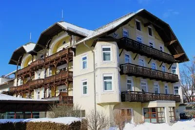 Building hotel Post-Hotel Mittenwald