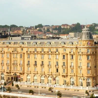 Building hotel Maria Cristina