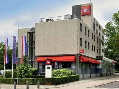 Building hotel ibis Utrecht