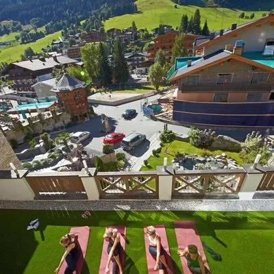 Building hotel The Alpine Palace 