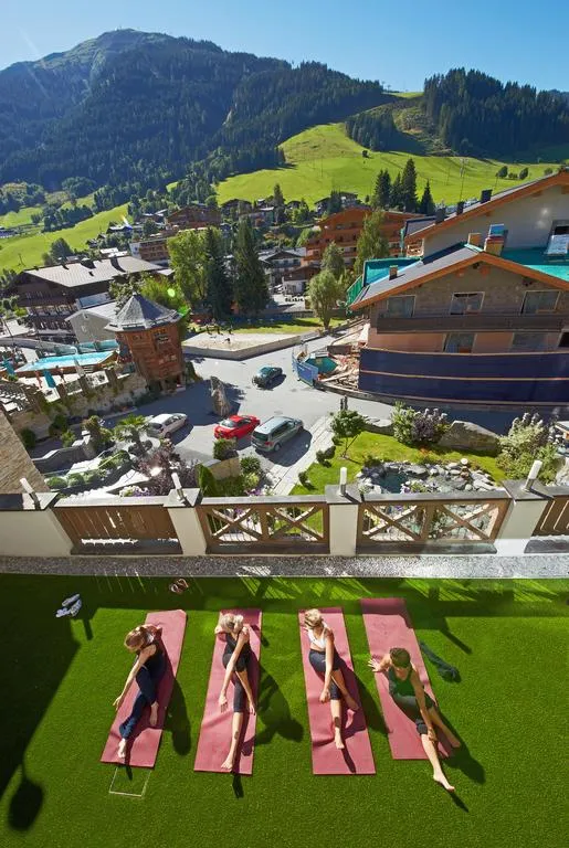 Building hotel Hotel Alpine Palace