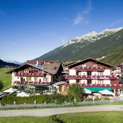 Building hotel Hotel Berghof
