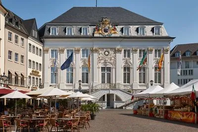 Gebäude von Dorint Hotel Bonn