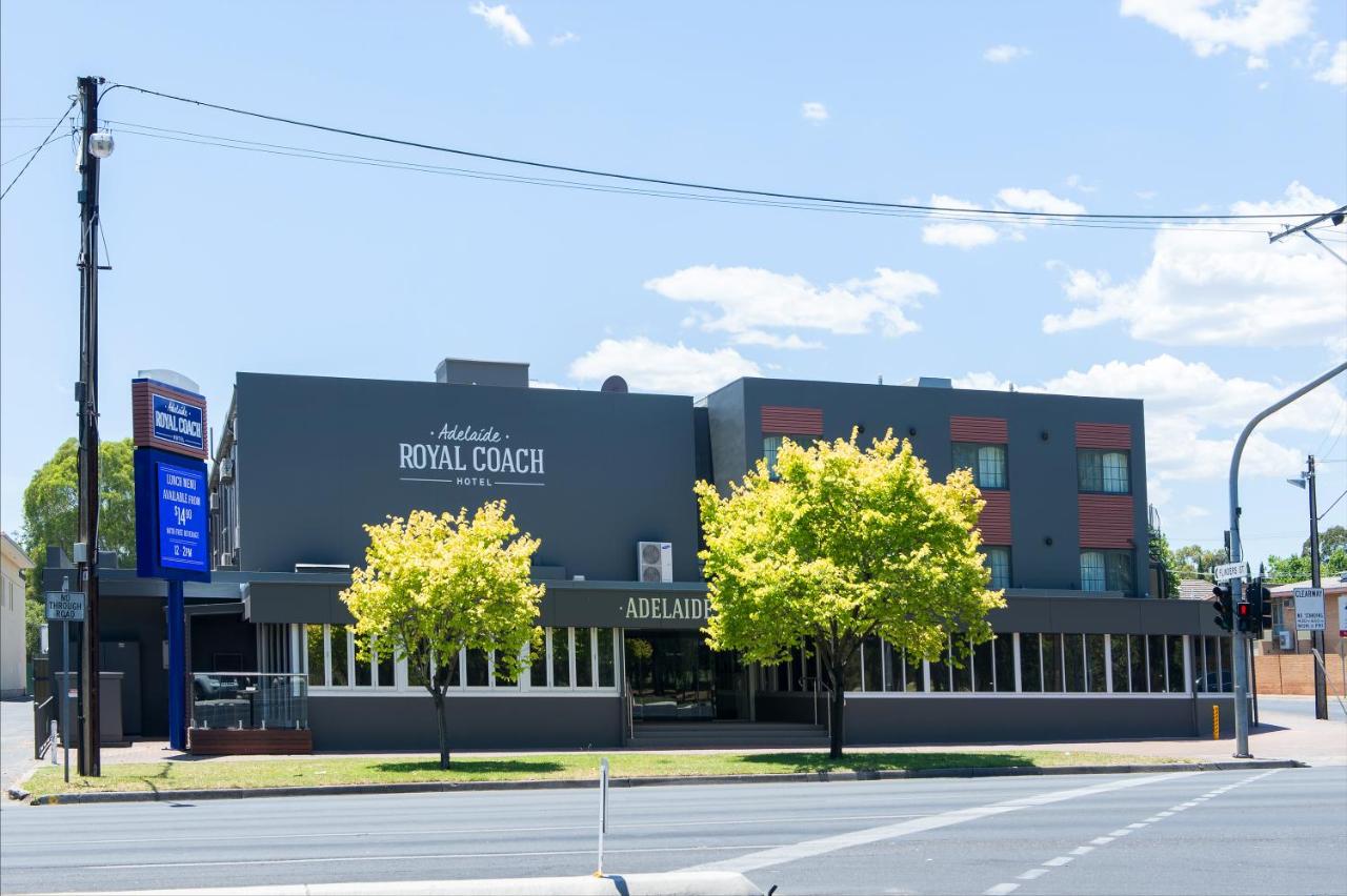 Building hotel Adelaide Royal Coach