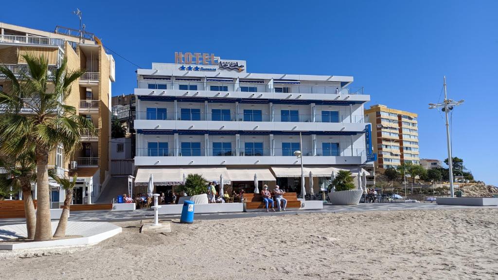 Building hotel Hotel La Cala