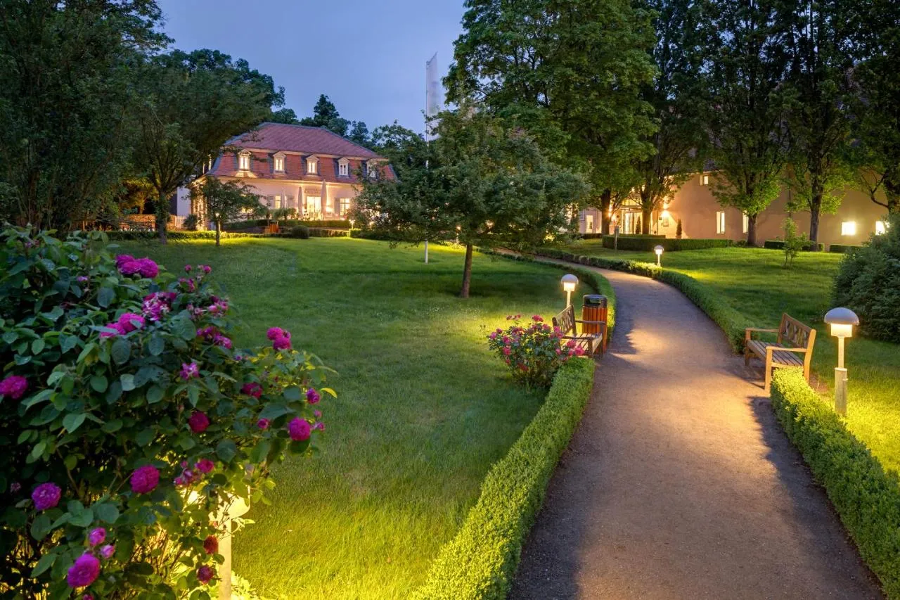 Building hotel Hotel Jagdschloss Kranichstein