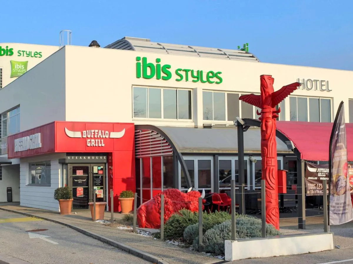 Building hotel Ibis Styles Crolles Grenoble A41