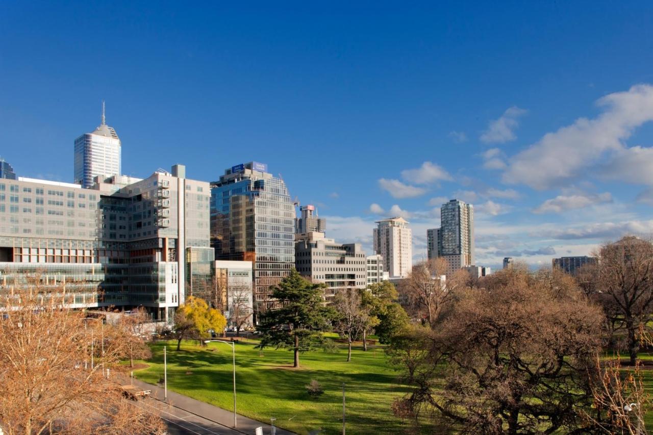 Building hotel Radisson On Flagstaff Gardens Melbourne