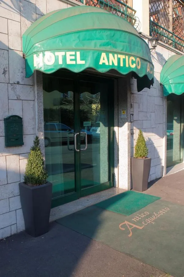 Building hotel Hotel Antico Acquedotto