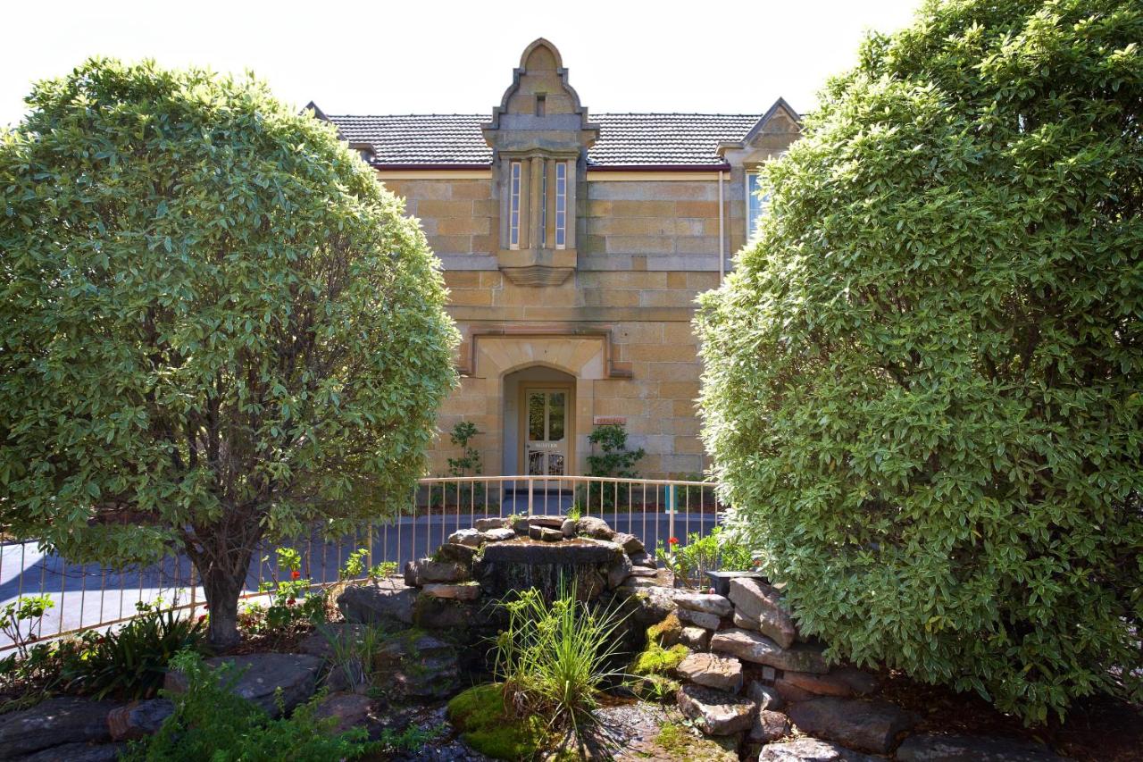 Building hotel Quest Hobart Trinity House