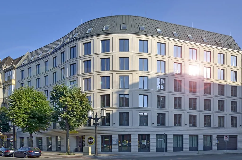 Building hotel B&B Hotel Berlin-Charlottenburg
