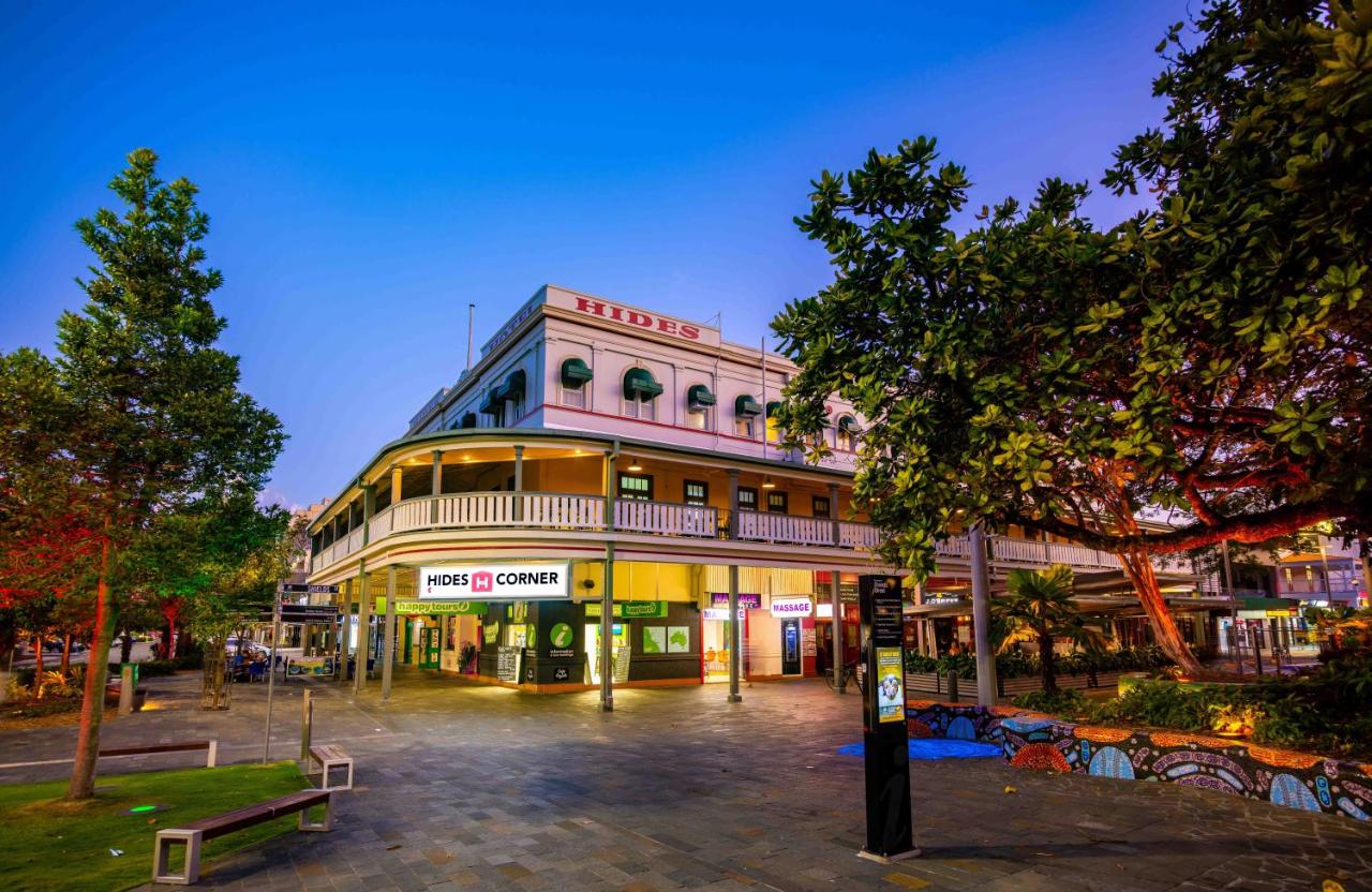 Building hotel Hides Hotel