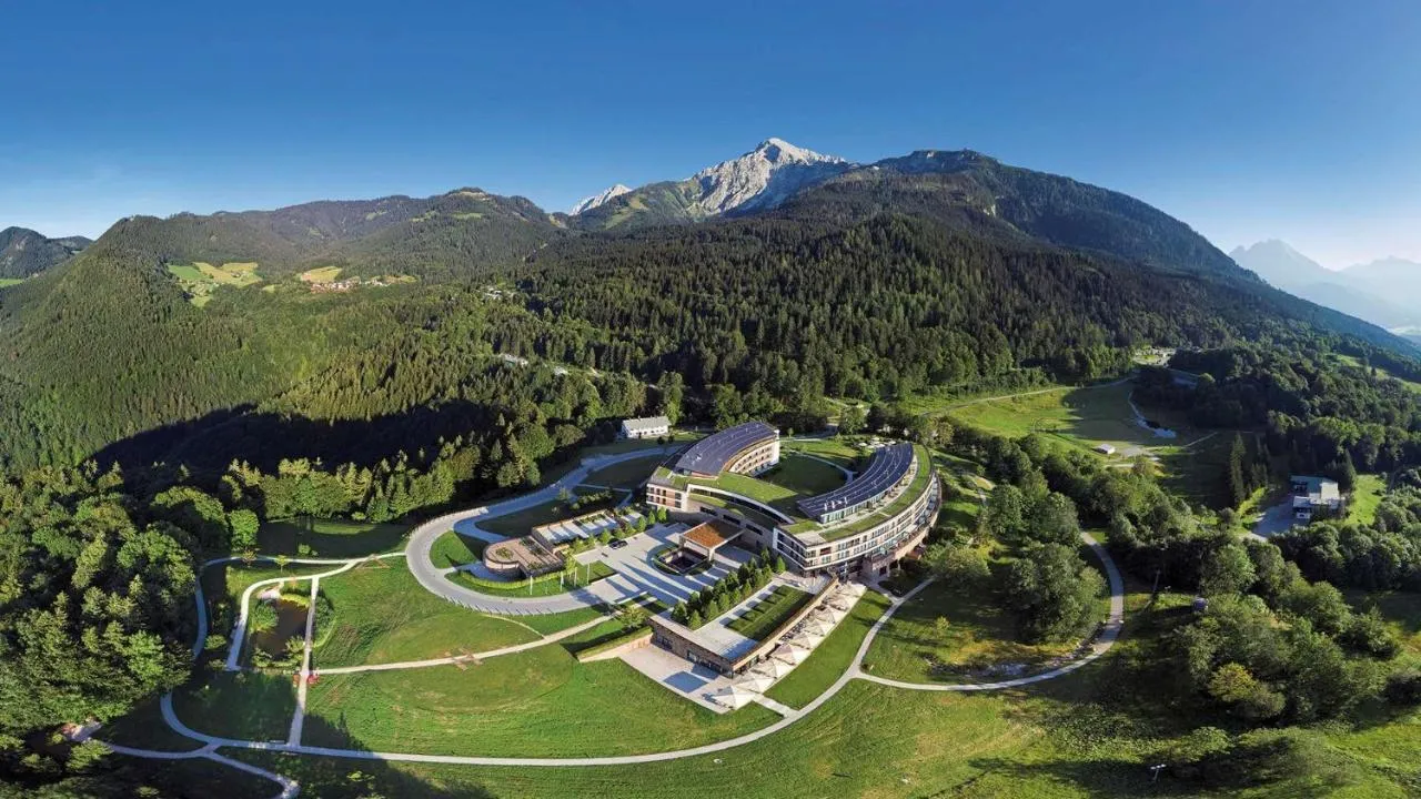 Building hotel Kempinski Hotel Berchtesgaden